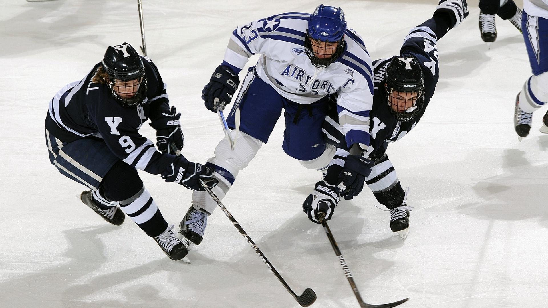 jiuyou-在2021年季后赛第二轮，库里爆发36分，投中7个三分，带领勇士晋级！