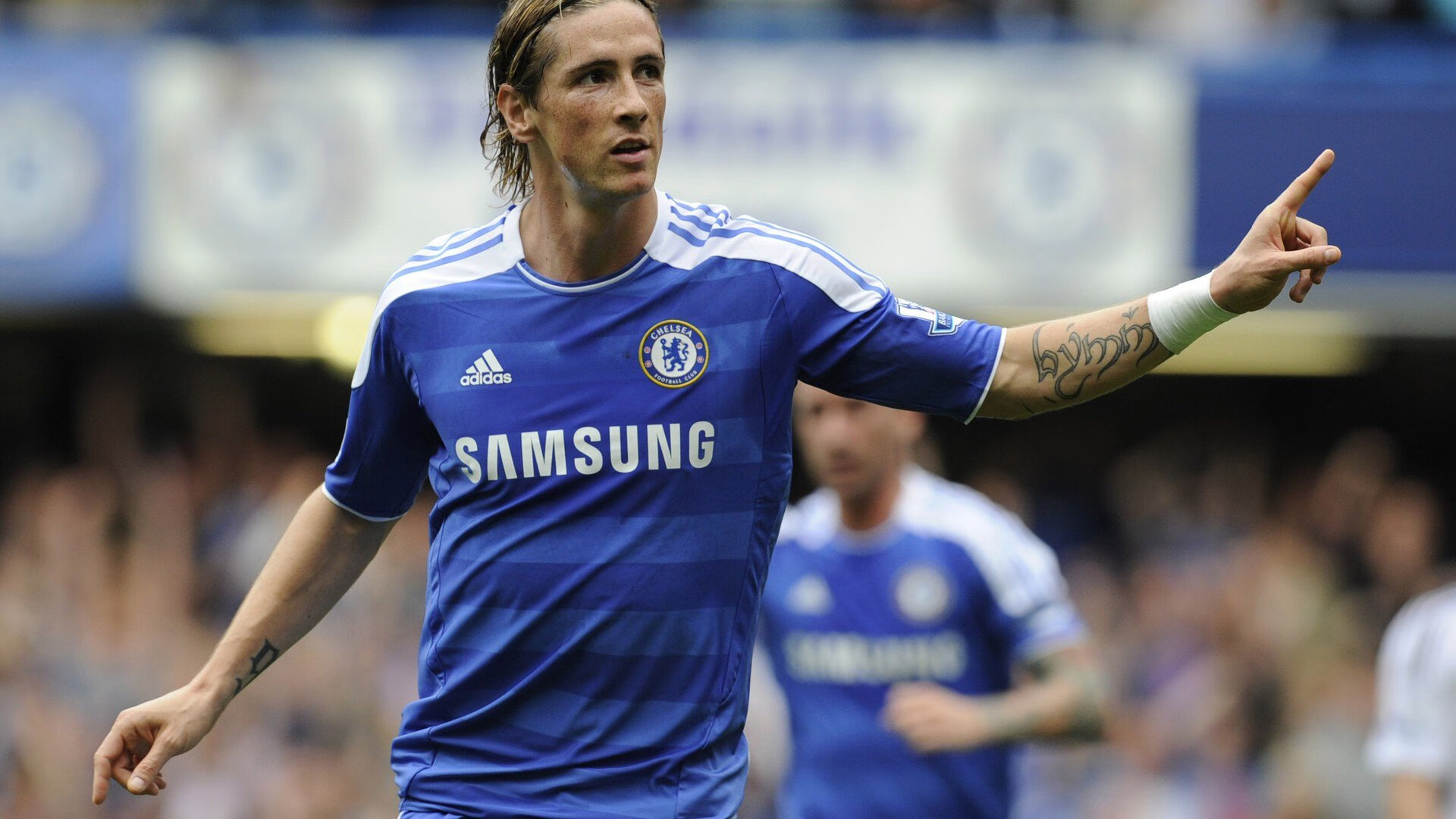 jiuyou游戏-英超极限比拼：攻势连连，谁是冠军？，英超超级球星